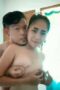 Vina Garut Berdiri Di Jendela Vina Garut Berdiri Di Jendela