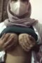 Jilbab cream masker putih di ruang tamu Jilbab cream masker putih di ruang tamu