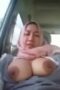 PNS jilbab cream pamer tete di mobil PNS jilbab cream pamer tete di mobil