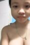 Aca SMP pamer tete gede kalung di kamar mandi Aca SMP pamer tete gede kalung di kamar mandi