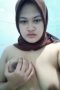 Gea jilbab coklat remas tete Gea jilbab coklat remas tete