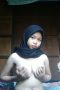 Ela jilbab hitam remas tete gelang Ela jilbab hitam remas tete gelang