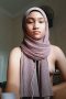 Aisyah vcs jilbab ungu earphone putih belakang kipas Aisyah vcs jilbab ungu earphone putih belakang kipas