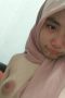 Dini Sad jilbab cream pamer tete Dini Sad jilbab cream pamer tete