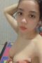 Miss D (Dianarsdi) lepas handuk pamer tete duduk Miss D (Dianarsdi) lepas handuk pamer tete duduk