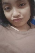 Rara pamer memek baju coklat tahi lalat di bibir