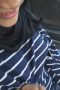 grepe pacar jilbab hitam SMA baju hitam putih di mobil grepe pacar jilbab hitam SMA baju hitam putih di mobil