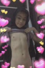 Nur Elisya jilbab pintu hitam pamer badan tiktok