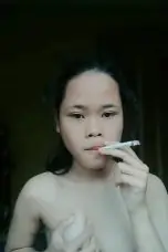 Yulia SMA remas tete sambil merokok tembok kuning